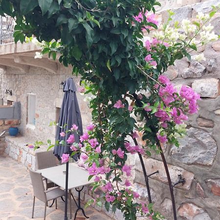 200 Year Old 'Kamara Suite' With Private Garden Pyrgos Dirou Exterior photo