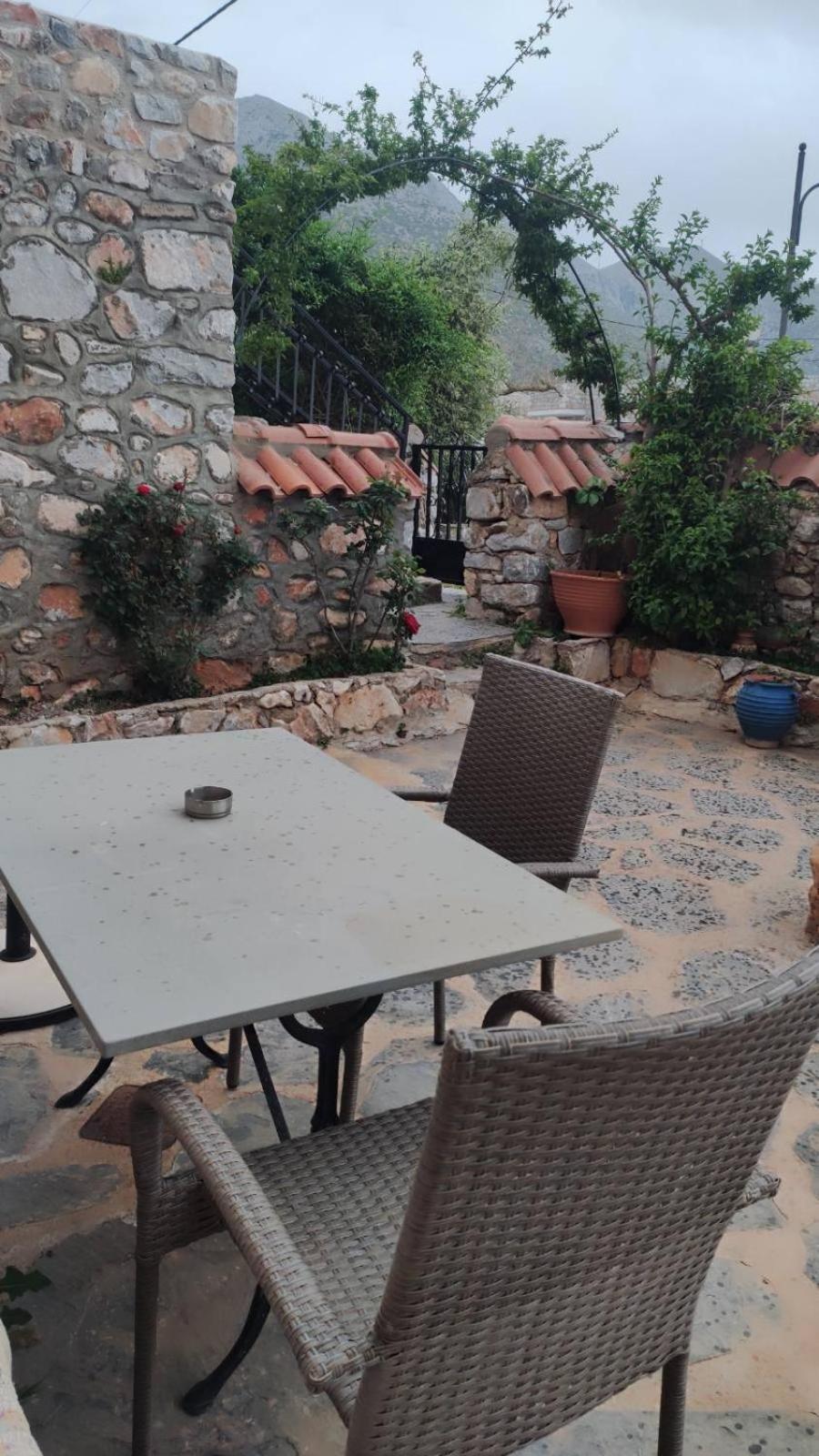 200 Year Old 'Kamara Suite' With Private Garden Pyrgos Dirou Exterior photo